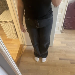 Bershka tygbyxor - mörkgrå  - Har aldrig använt, är i mycket bra kvalitet. 