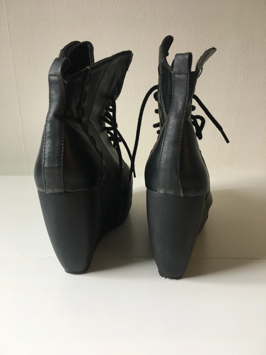 Svart platå/kilklack skor - 90