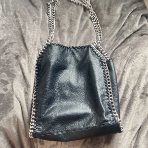 Tiamo väska - Säljer min skitsnygga tiamo väska😽