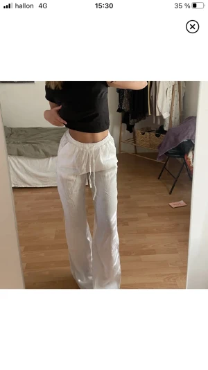 Linnebyxor  - Så bekväma linnebyxor från madlady. De är uppsydda så de passar mig som är 166 men det går att sprätta bort så det passar 175 ung. Använt skick 🩷 är strl S men passar S-M