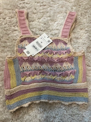 Virkad topp från Zara - Jättefin virkad topp från Zara. Aldrig använd med prislapp kvar. 