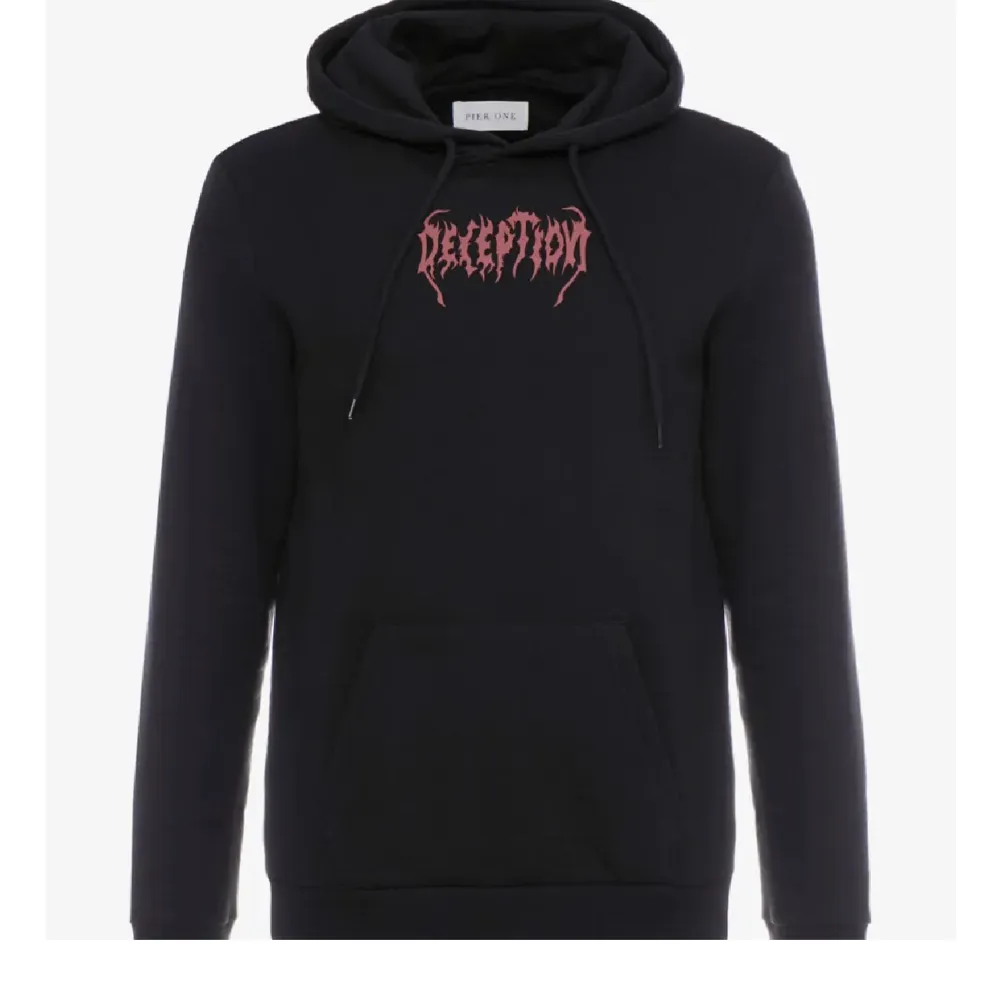 Denna cool hoodie med tryck används ej mer, köptes på zalando för 359. Använd väldigt lite så är i nyskick. Den är i ”unisex” . Hoodies.