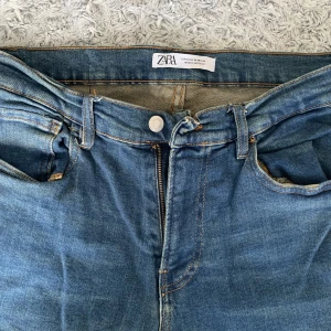 Male Zara Jeans - Slim fit male Zara jeans, size EUR 44 USA 34 MEX 34, (send a message for exact measurements that interest you)