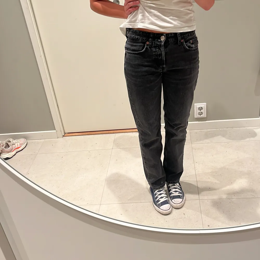 Så fina svarta jeans från Zara💕. Jeans & Byxor.