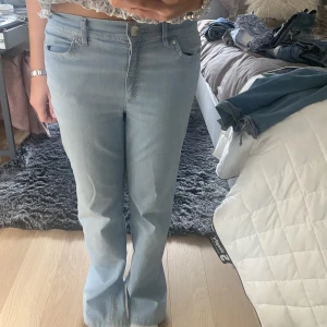 Lågmidjade jeans - Ljusblå jeans🩵