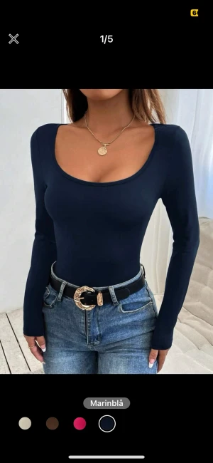 Marinblå U ringad tröja från Shein - Säljer denna jättefina tröja från shein då den inte kommit till användning, Köpt för 79kr❤️ klicka ej på köp nu, utan kontakta