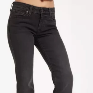 Levis super low boocut jeans - str 27x34 nypris 1000
