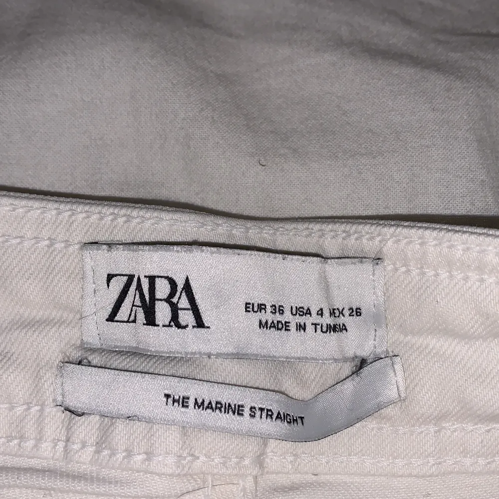 Fina vita jeans från Zara. Tar emot bud. Jeans & Byxor.