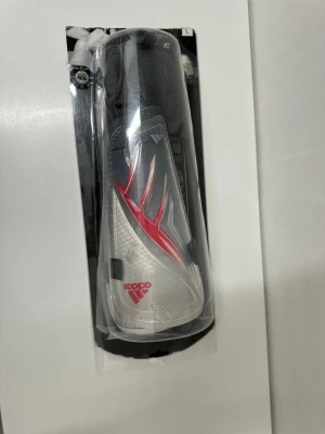 Adidas benskydd  - Helt nya