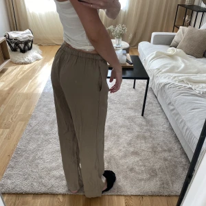 Linnebyxor  - Linnebyxor från Bikbok som passar XS/S💗✨💘