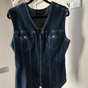 Retro väst - Retro väst i strl S/M, knappt använd. 