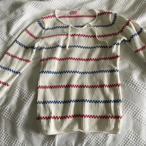 Stickad tröja - Stickad tröja, st 158-164, den passar mig jag brukar i vanliga fall använda s