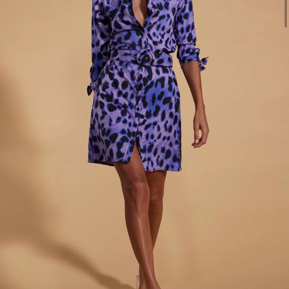 Helt ny och unik skjort klänning från UK SilkFred. Kostade 700kr plus import kostnad så betalade runt 900kr, säljer för bara 375kr. Klänningar.