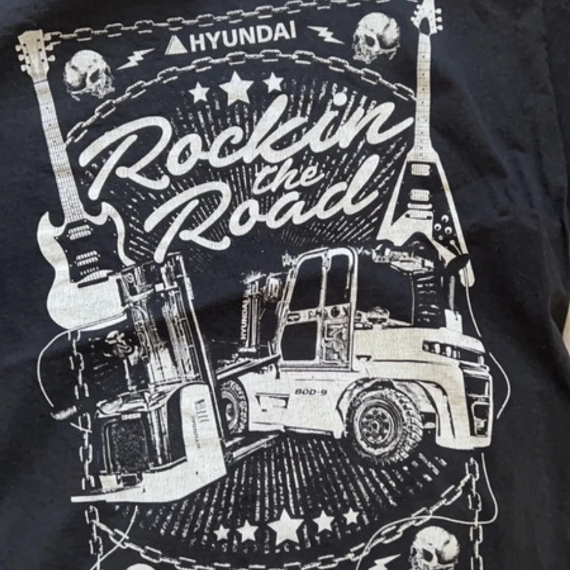 Svart tröja med tryck på - 90