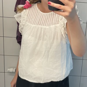 Volang topp - Jätte söt volangtopp som är helt oanvänd