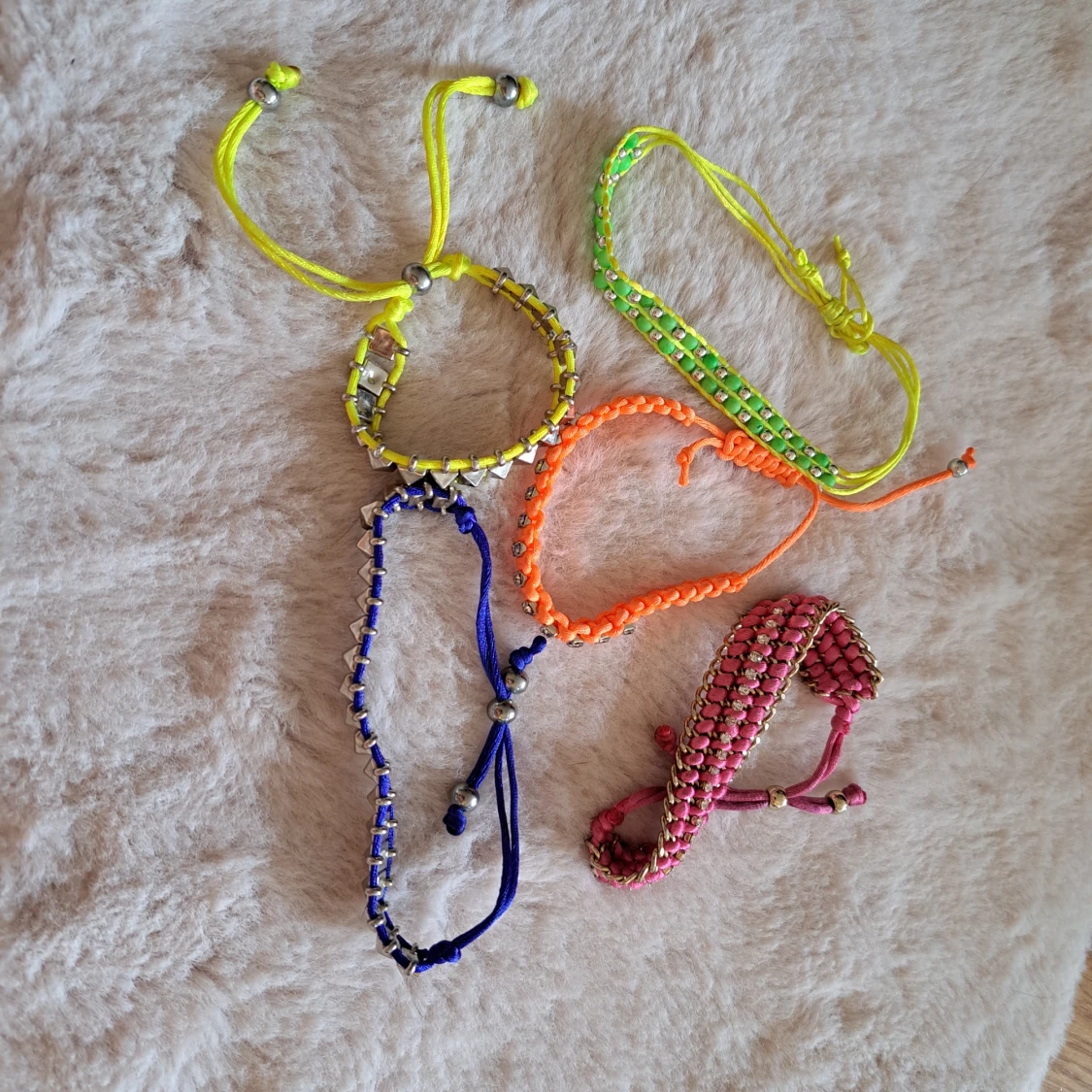 Coola samlararband i neonfärger - 90