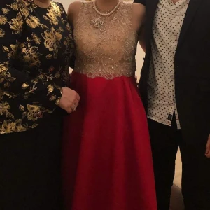 En fest klänning  - En ny skick 