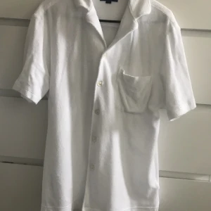 Eton frotté skjorta - Bra skick, storlek S. Köpte den för över tusenlappen, säljer den för 650kr