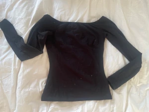 Offshoulder tröja - Svart offshoulder tröja från Nelly, aldrig använt