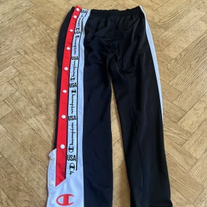 Championbyxor - Knappt använda Champion byxor i mycket gott skick. Storlek S