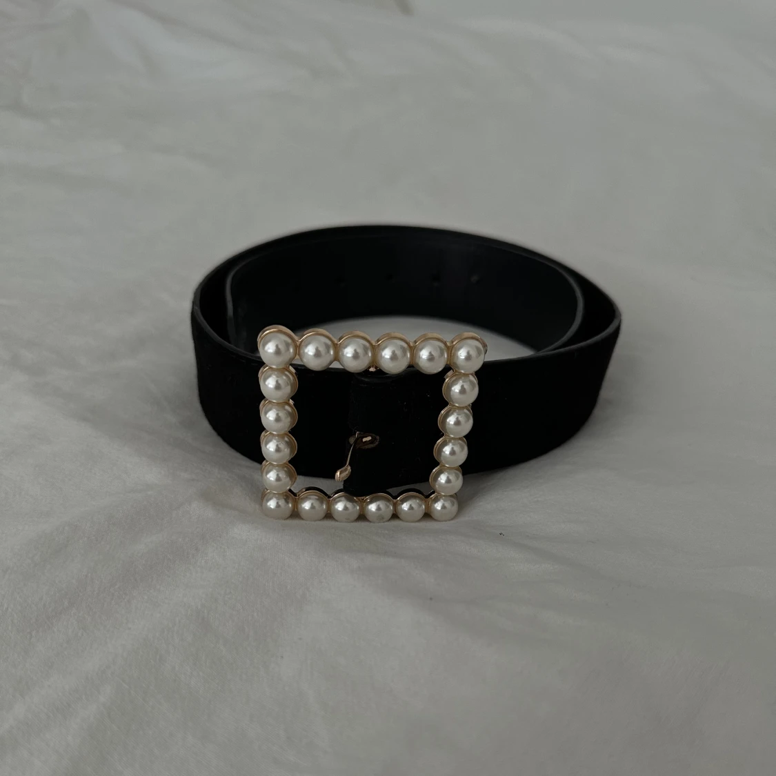  Svart bälte med stenar 