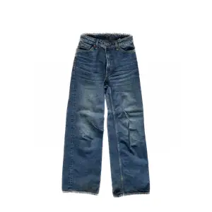 Monki yoko jeans :) säljer likadana i beige och ljusblå också