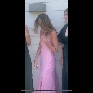 Klänning - Säljer denna klänningen från zara då jag har för många klänningar! 