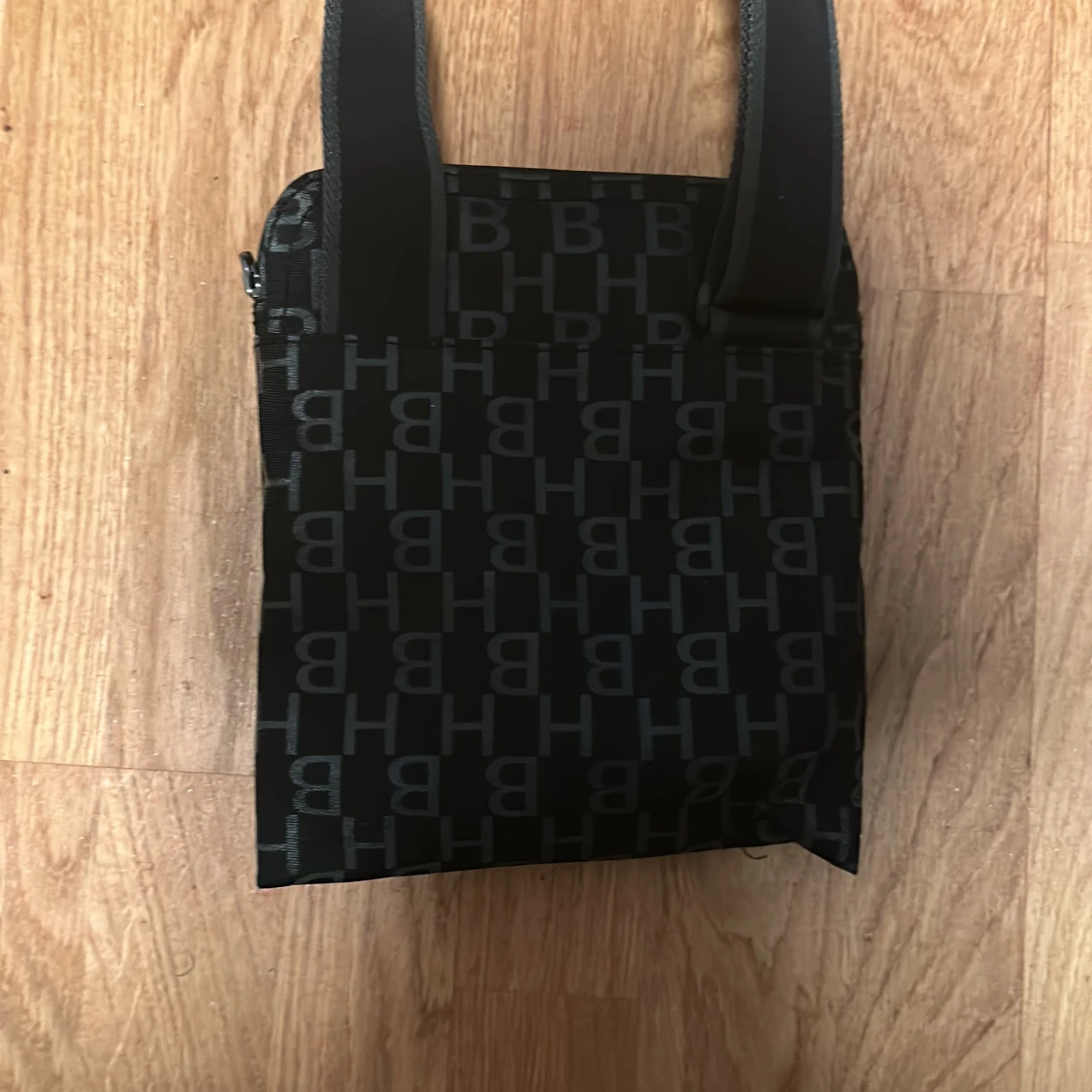 Hugo Boss axelväska - 90