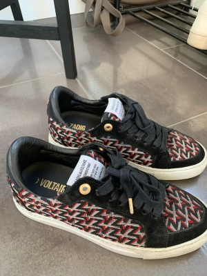 Zadig & Voltaire sneakers  - Skitcoola sneakers från Zadig & Voltaire, väldigt bra skick! Köpta på Zadig & Voltaire för 2000kr🫶🏼