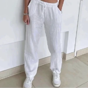 Linnebyxor  - Linnebyxor från designbysi. Storlek M/L men passar mig som har S