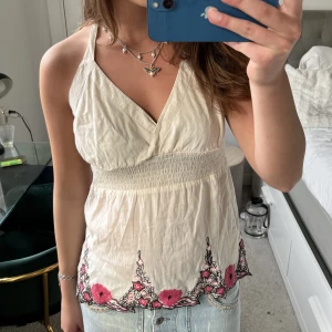 Topp! - Så sommrig topp som kommer vara perfekt nu i sommar☀️☀️