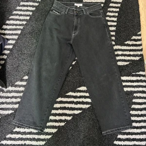 Yardsale Phantasy Jeans - Byxor köpa ifrån yardsale-xxx.com för cirka ett år sen, helt slutsålda på hemsidan, knappast använda och inget slitage. Storlek S
