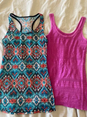 Linnen  - Två så coola linnen som är perfekt kroppssydda. Köpt på secondhand och aldrig använda av mig. Ena linnet saknar lapp men skulle gissa på samma storlek som det andra. Båda kostar 100kr/st💓