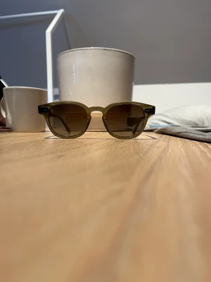 Chimi 01 Olive green - Inköpt för ungefär 5 månader sen,finns dock inget kvitto. Väldigt fint skick.