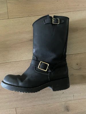 Johnny bulls - Johnny bulls i storlek 37, välanvända men har allt kvar att ge . 