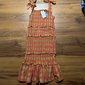 Helt ny klänning - Helt ny klänning från Cider. Aldrig använd alla lappar kvar! Storlek s. Köpte för ca 450 kr, säljer för 200 eller bud