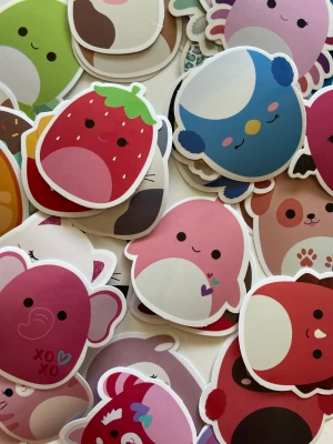 Squishmallow klistermärken  - Skriv bokstav och nummer på det klistermärket/ klistermärkena du vill köpa🌺 Eller ta en screenshot och ringa in☺️ Skriv gärna för fler bilder eller andra funderingar!  1st: 8kr  5st: 35kr 10st: 65kr