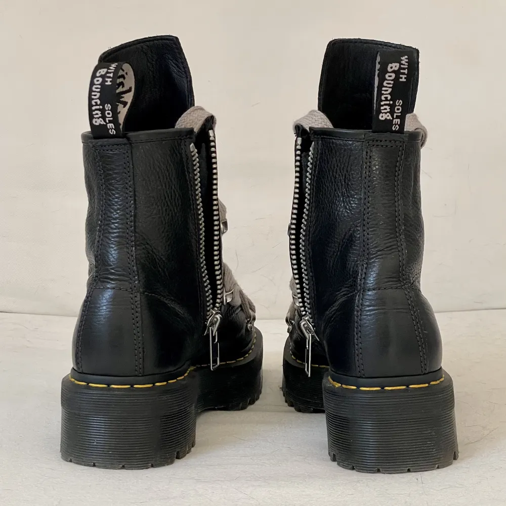 Rick Owens x Dr.Martens 1460 quad leather sole pentagram jumbolace boots. Är i nyskick, bara använda ett fåtal gånger. Kvitto finns!. Skor.