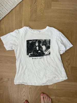 Vit tshirt med tryck - Superfin tröja 