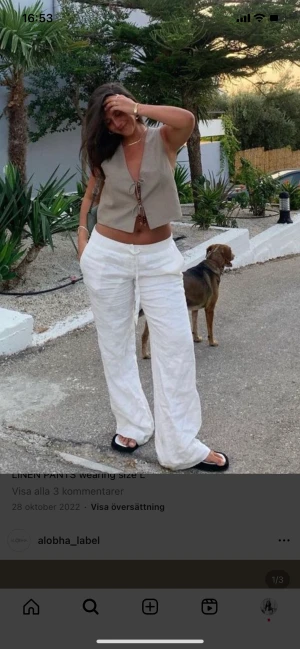 Alobha linnebyxor - Linnebyxor från Alobha label, fint skick förutom att resårkanten i bak är aningen böjd därav priset💕Säljer på grund av att de tyvärr blivit för små för mig🥲