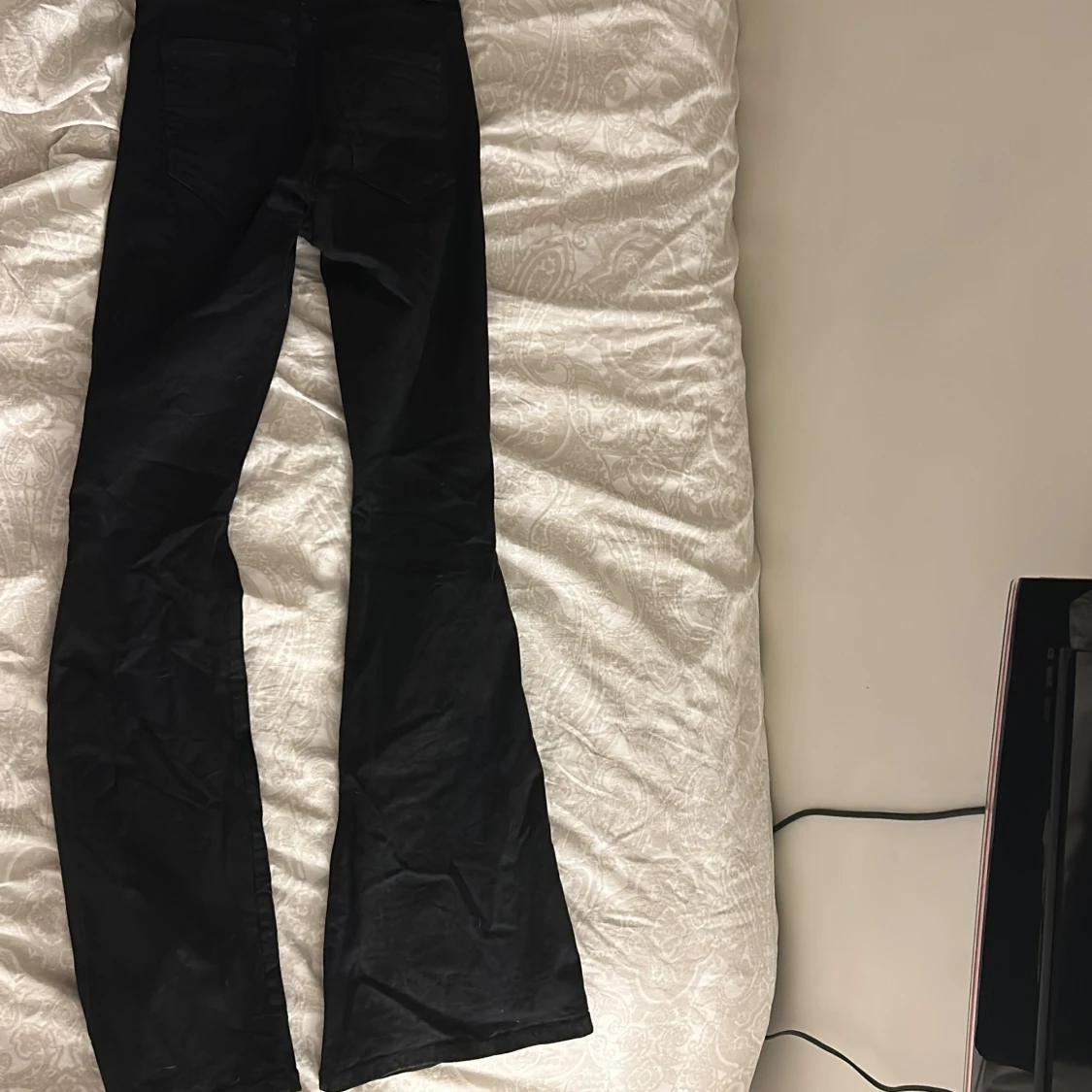 Svarta jeans  XS men tror S för dom är långa  - 90