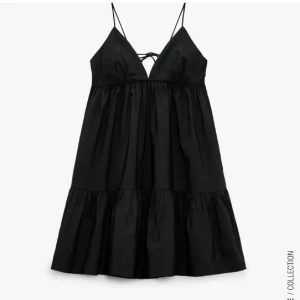 Klänning zara - Superfin klänning från zara! Kommer tyvärr inte till användning för mig så tänker att det kan passa perfekt för någon annan nu i sommar.