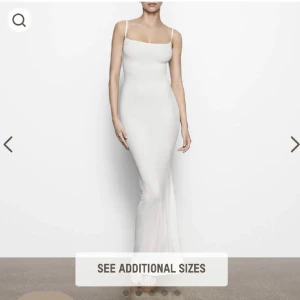 Skims klänning  - Enbart testat nytt skick! Kvitto finns! Säljer då den inte kommer till användning. Köparen står för frakten💗