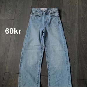 Vida jeans köpta för 300 kr. Byxorna är inte använda eftersom att jag har ett till par som är likadana. Passar storlek xxs och xs.  