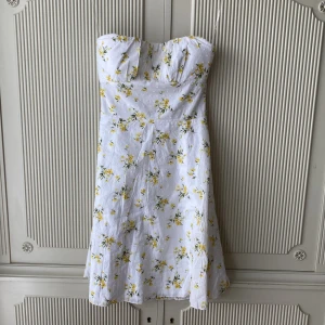 Sommarklänning - Sommar fin klänning perfekt till midsommar!🌸💘 obs. Sista bilden lånad