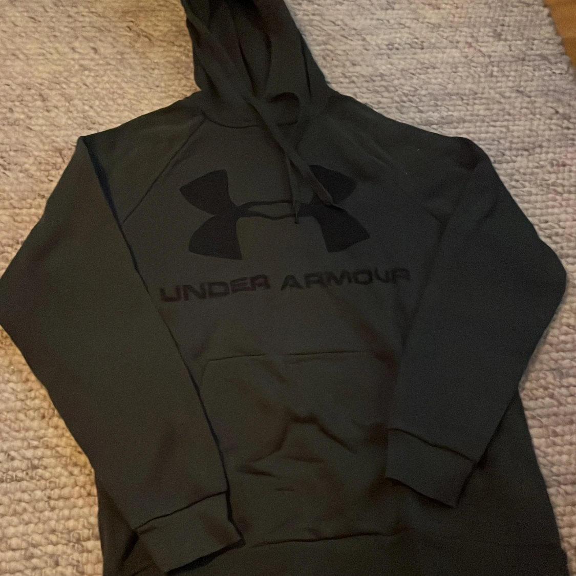 Under armor huvtröja 