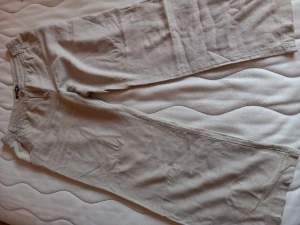Linnebyxor - Jättesnygga beiga linnebyxor! 