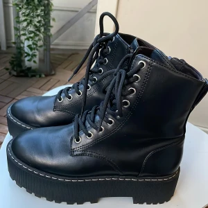 Svarta chunky boots - Använda endast en gång, inga repor eller skador. Som nya. 