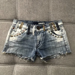 Shorts - Miss sixty shorts, lite sliten på vissa ställen men annars i bra skick