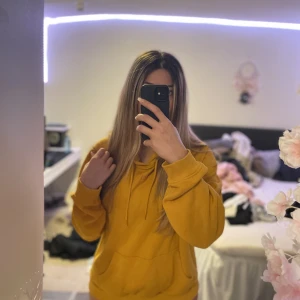 Hoodie - Skriv för info och fler bilder